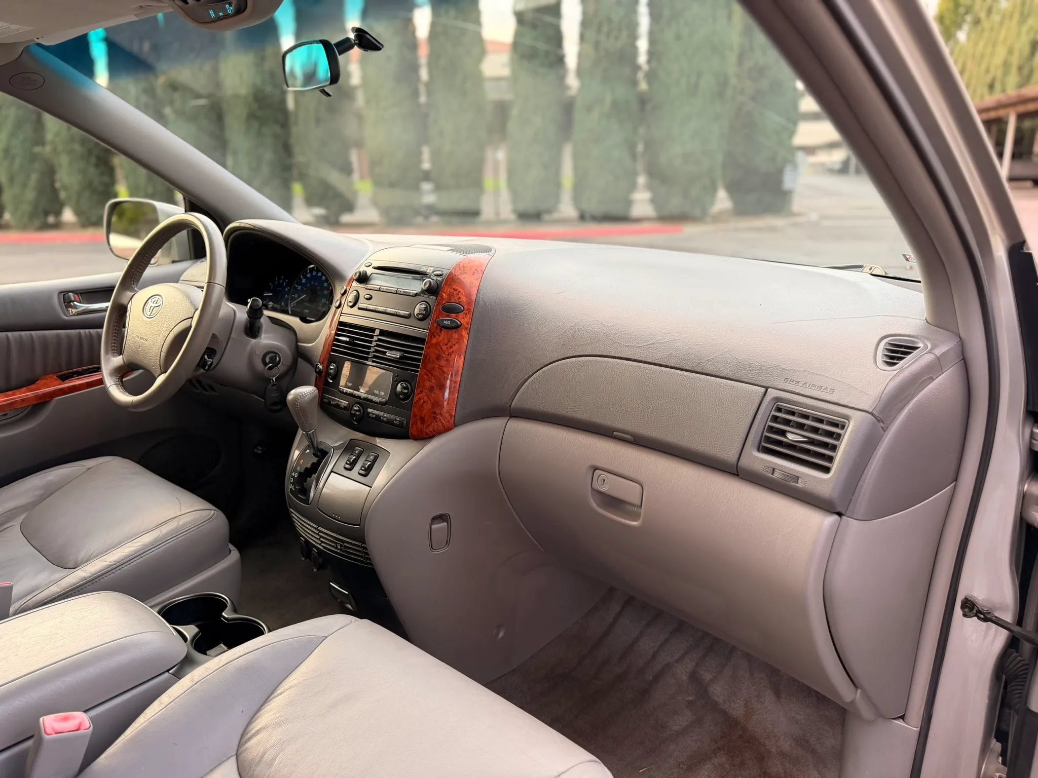 Used 2006 Toyota Sienna XLE w/ XLE Pkg 6 FWD image 9