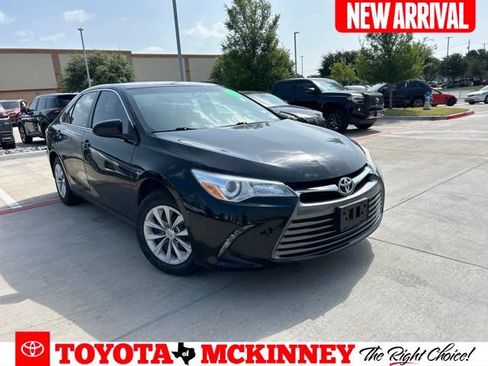 Used 2017 Toyota Camry LE FWD image 1