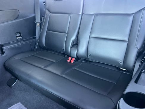 Used 2022 Ford Explorer XLT w/ Equipment Group 202A AWD/4WD image 16