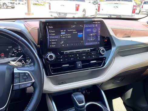 Used 2020 Toyota Highlander Platinum image 7