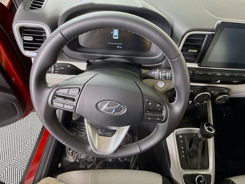 Used 2024 Hyundai Venue SEL FWD image 20