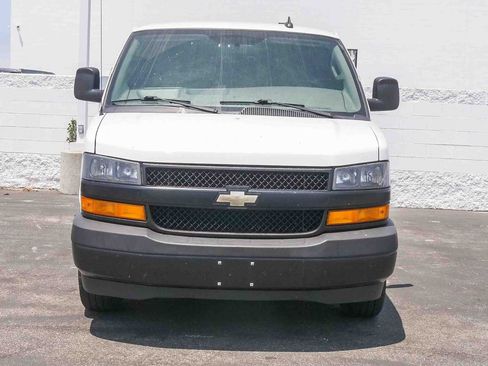 Used 2021 Chevrolet Express 2500 RWD image 2