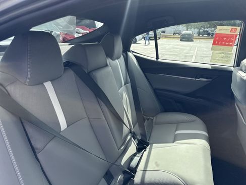 Used 2025 Toyota Camry SE image 28