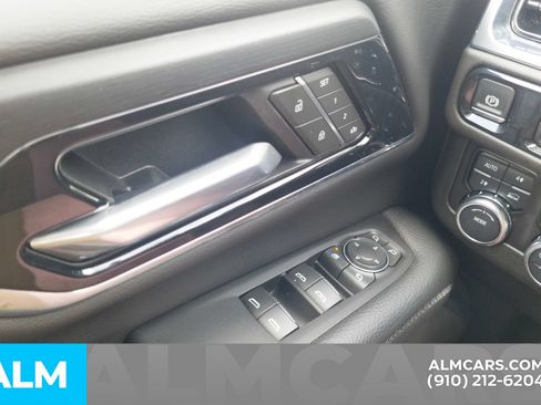 Used 2025 GMC Yukon XL Denali AWD/4WD image 35