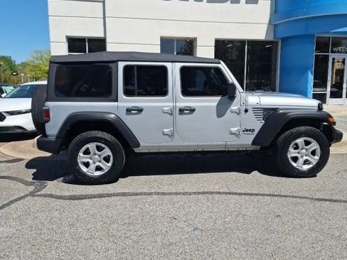 Used 2022 Jeep Wrangler Unlimited Sport AWD/4WD image 9