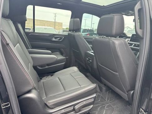 Used 2022 Chevrolet Suburban RST w/ Luxury Package AWD/4WD image 28