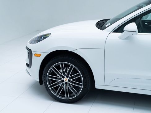 Used 2026 Porsche Macan AWD/4WD image 11