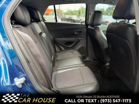 Used 2020 Chevrolet Trax LT w/ Driver Confidence Package AWD/4WD image 18