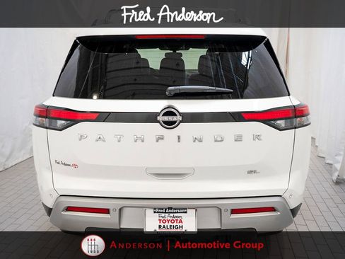 Used 2022 Nissan Pathfinder SL w/ SL Premium Package FWD image 4