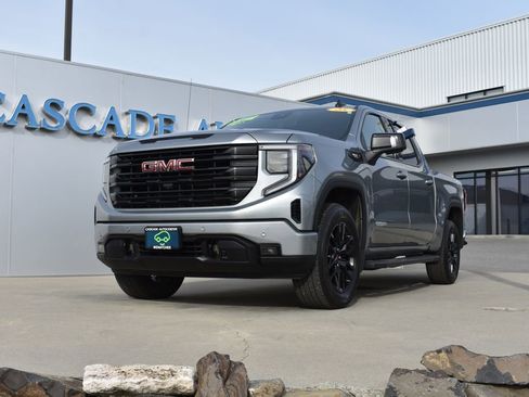 Used 2025 GMC Sierra 1500 Elevation w/ Elevation Premium Package image 2