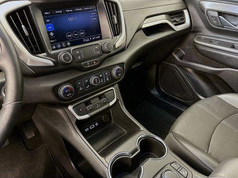 Used 2024 GMC Terrain SLT image 26