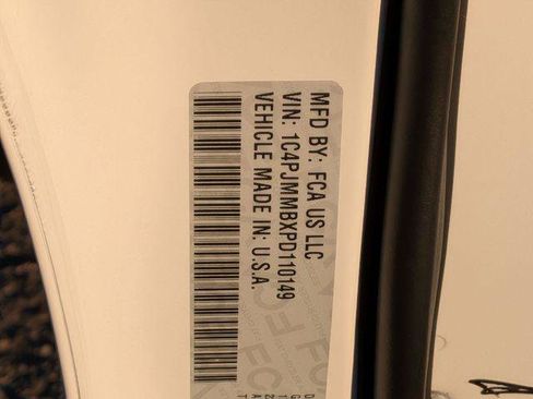 Certified 2023 Jeep Cherokee Altitude Lux image 33