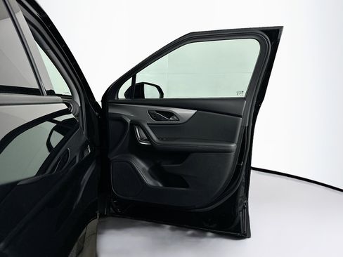 Used 2025 Chevrolet Blazer LT FWD image 32