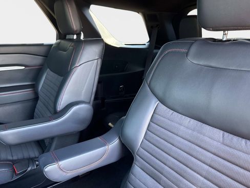 Used 2025 Ford Explorer ST-Line w/ Premium Package image 15