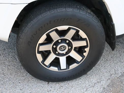 Used 2021 Toyota 4Runner TRD Off-Road Premium AWD/4WD image 29