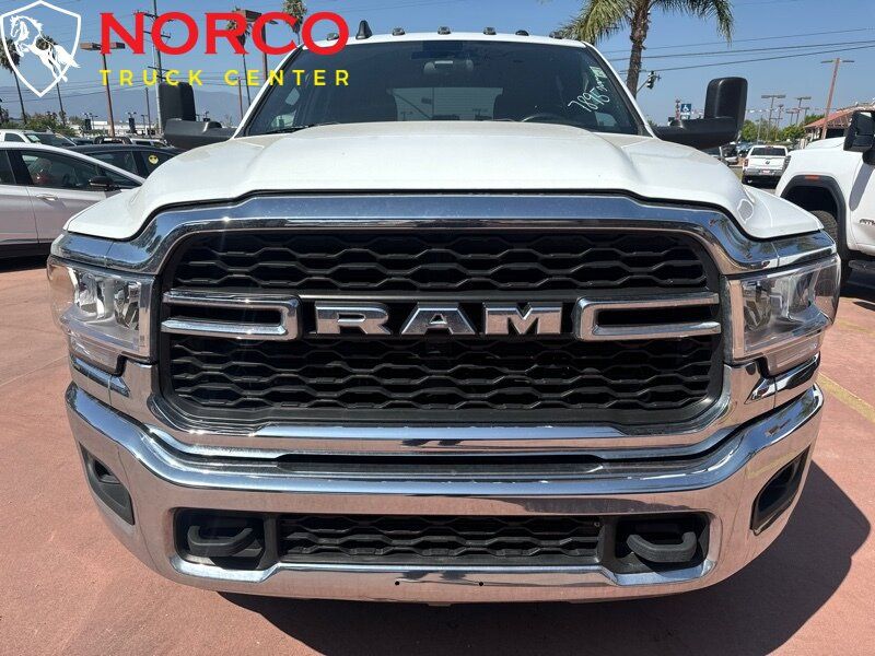 Used 2022 RAM 3500 Tradesman w/ Chrome Appearance Group AWD/4WD image 3