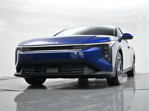 New 2025 Kia K4 LXS image 33