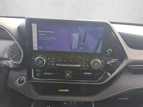 Certified 2023 Toyota Highlander Bronze Edition image 11