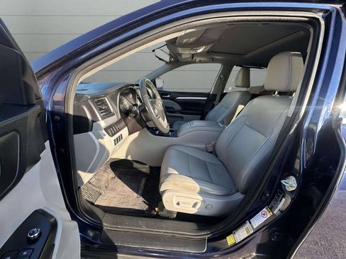Used 2015 Toyota Highlander XLE AWD/4WD image 11