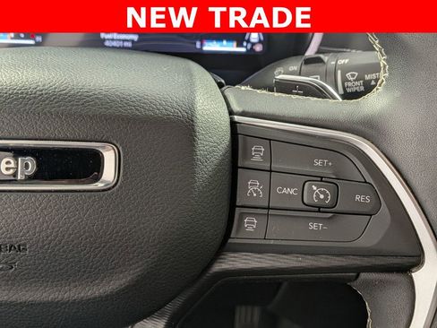 Used 2024 Jeep Grand Cherokee L Laredo RWD image 15