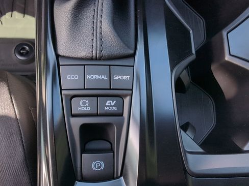 Used 2025 Toyota Camry LE w/ Convenience Package image 36