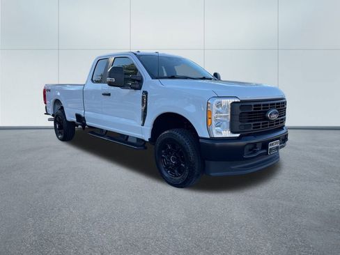 Used 2023 Ford F250 XL w/ Snow Plow Prep Package image 4