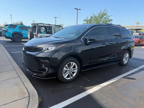 Used 2023 Toyota Sienna XLE Woodland Edition AWD/4WD image 3