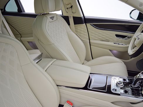 Certified 2022 Bentley Flying Spur V8 AWD/4WD image 28