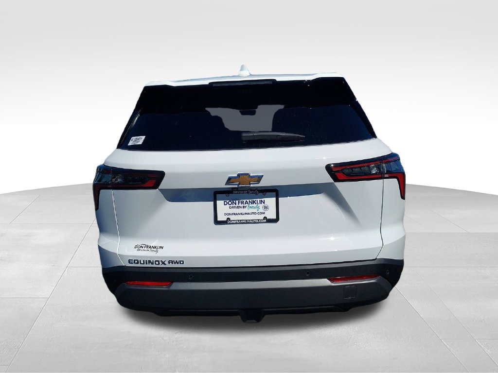 New 2027 Chevrolet Equinox LT w/ Safety and Technology Package AWD/4WD image 4