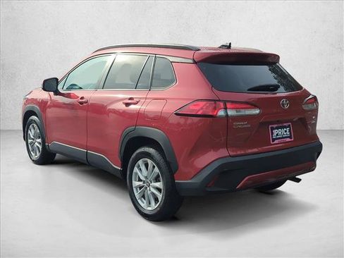 Used 2022 Toyota Corolla Cross LE image 8