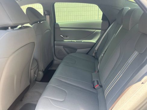 Used 2025 Hyundai Elantra Sport FWD image 12