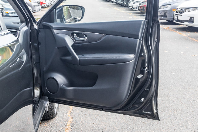 Used 2016 Nissan Rogue S AWD/4WD image 14