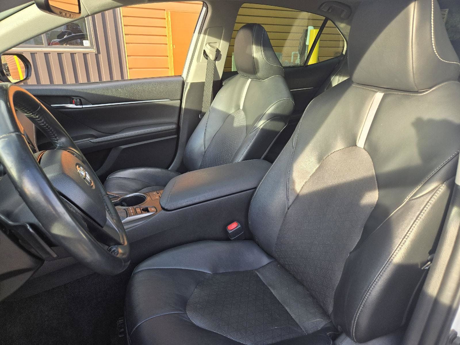 Used 2022 Toyota Camry XSE FWD image 10