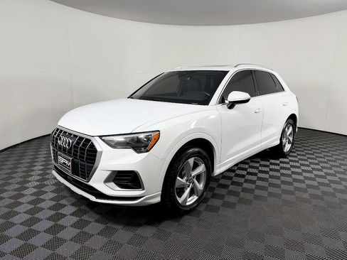 Used 2019 Audi Q3 2.0T Premium image 2