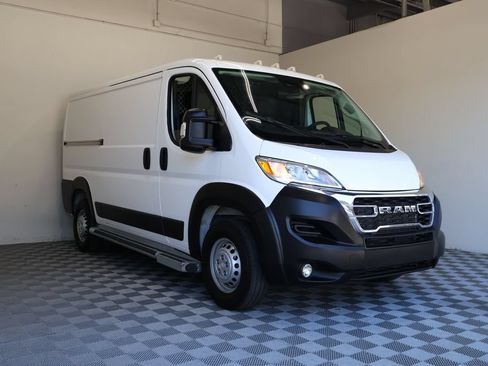 Used 2025 RAM ProMaster 2500 w/ U-Haul Equipment Group FWD image 6