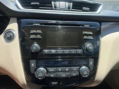 Used 2015 Nissan Rogue SV FWD image 38