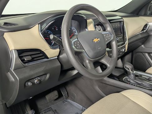 Used 2022 Chevrolet Traverse LS image 11