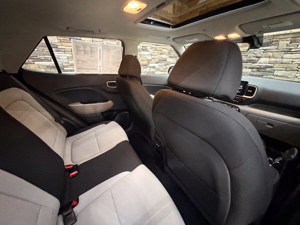 Used 2024 Hyundai Venue SEL FWD image 39