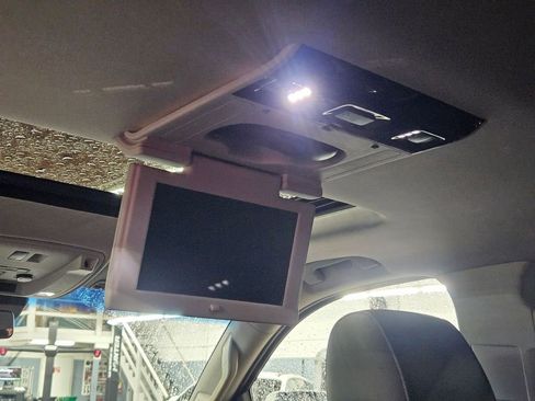 Used 2018 Cadillac Escalade Premium Luxury image 28