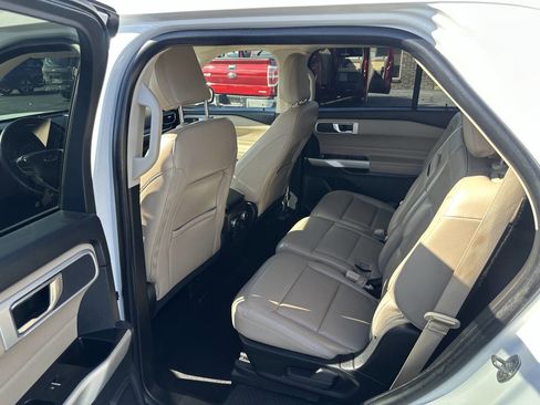 Used 2022 Ford Explorer XLT w/ Equipment Group 202A image 16