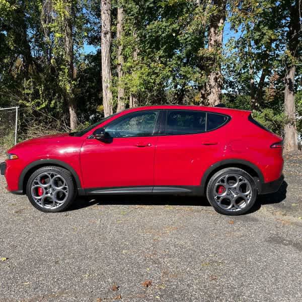 Used 2024 Alfa Romeo Tonale Veloce AWD/4WD image 2