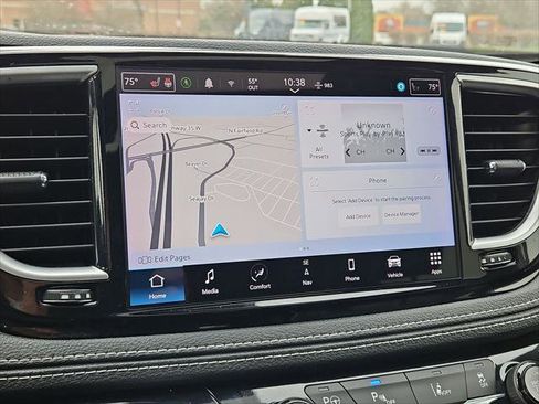 Used 2022 Chrysler Pacifica Limited w/ Uconnect Theater Family Group image 14