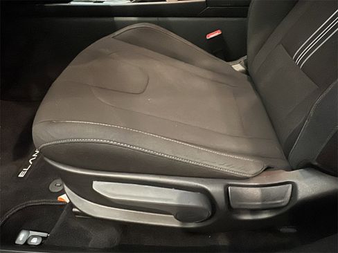 Used 2023 Hyundai Elantra Blue image 10