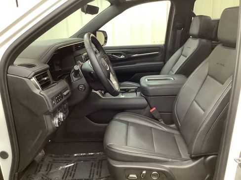 Used 2024 GMC Yukon XL Denali w/ Advanced Technology Package RWD image 14