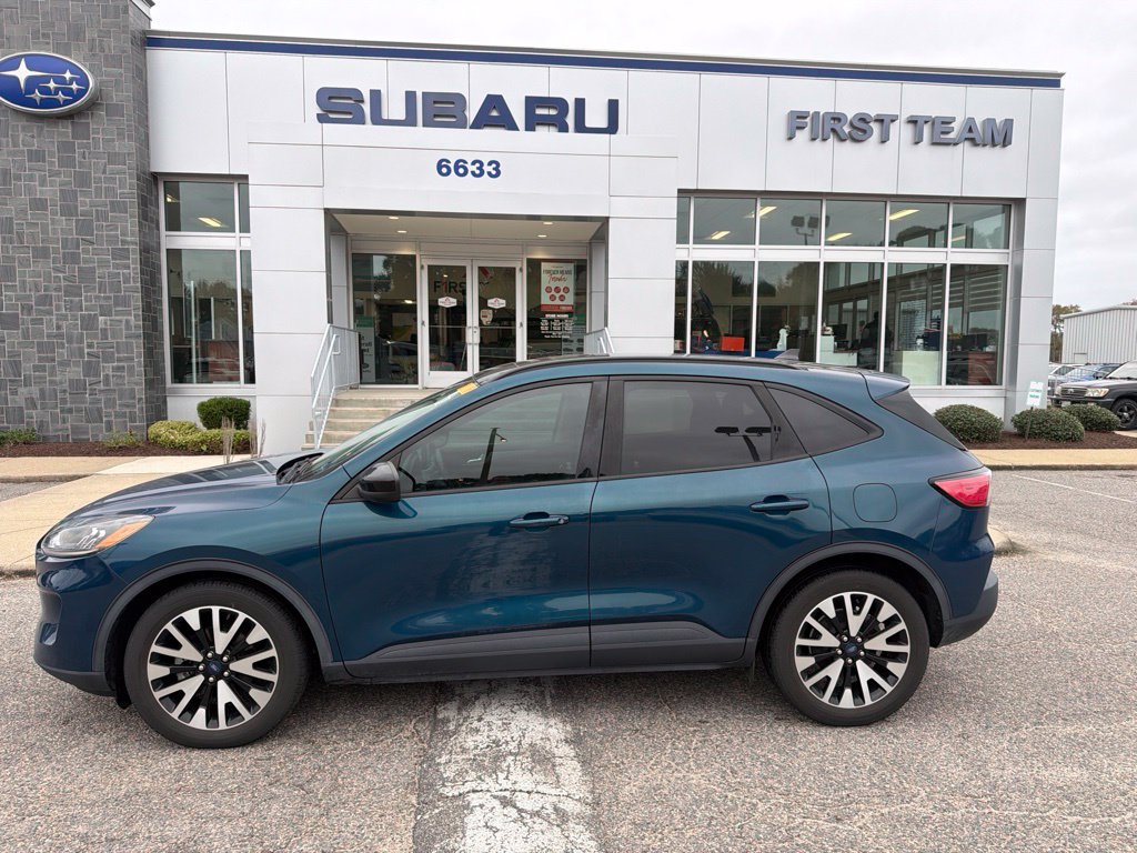 Used 2020 Ford Escape SE Sport FWD image 2