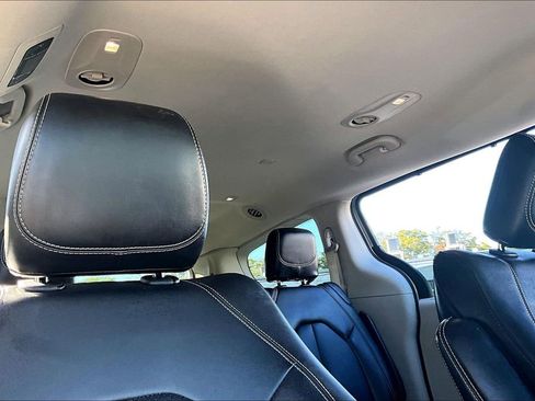 Used 2024 Chrysler Pacifica Touring-L image 26