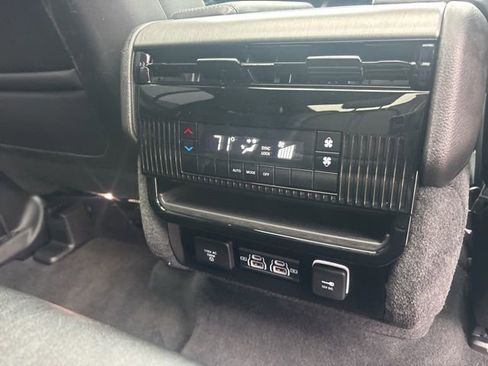 Used 2023 Jeep Wagoneer Series II image 17