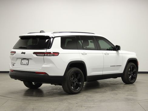 Used 2022 Jeep Grand Cherokee L Laredo image 8
