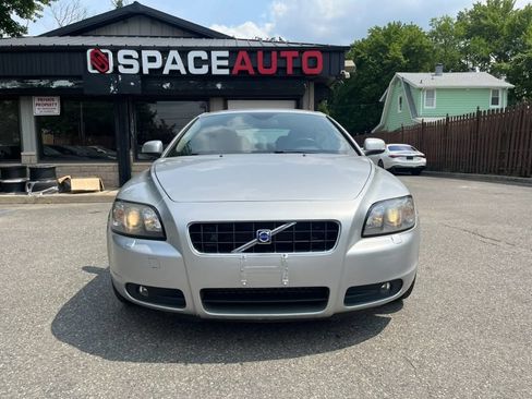 Used 2009 Volvo C70 T5 FWD image 2