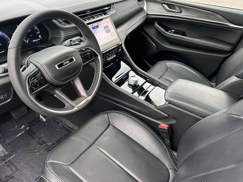 Used 2023 Jeep Grand Cherokee L Overland RWD image 9